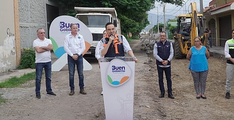 Carlos Soto da banderazo de inicio a obra de pavimentación en calle Galicia de Zamora