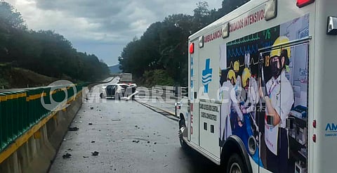 Se registra accidente vehicular en la Siglo XXI, tramo Pátzcuaro-Uruapan 