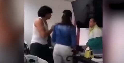 Dan de baja a alumno que golpeó a profesor en universidad de Hidalgo