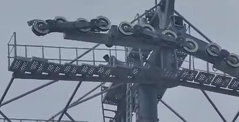 VIDEO: Hombre sube a torre del Teleférico en Uruapan