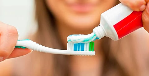 Cofepris retira del mercado pasta dental Colgate por riesgo; esta es la afectada