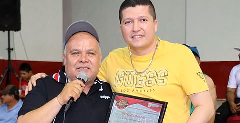 Vicente Gómez respalda el deporte en el Distrito XIX