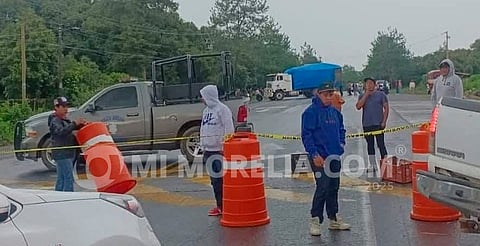 Bloquean carretera Uruapan-Los Reyes por desaparición de cuatro jornaleros