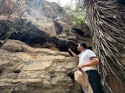 Descubren más de mil 500 manos plasmadas en una cueva de Tehuacán, Puebla