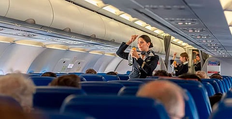 ¿Quieres ser sobrecargo? ASA abre inscripciones en México; curso dura 3 meses