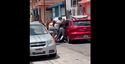 Reportan violento robo de camioneta en la colonia Santiaguito de Morelia [VIDEO]