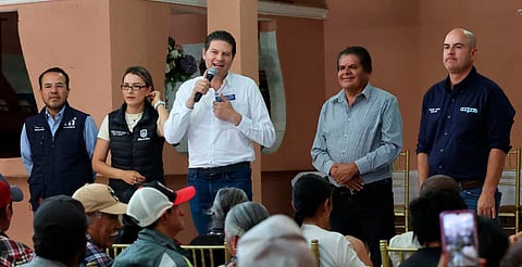 Alfonso Martínez entrega certeza jurídica a miles de familias con el programa de regularización de colonias
