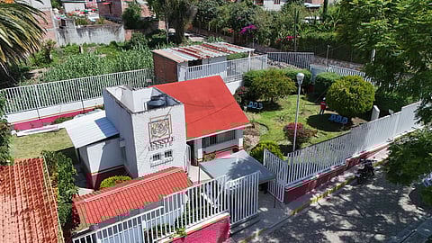 Informa Batres inicio de ampliación y remodelación de la Unidad de Medicina Familiar del ISSSTE en Guelatao, Oaxaca