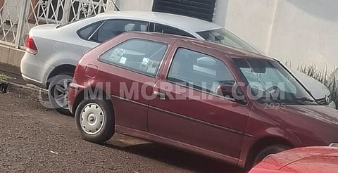 Automovilista choca contra domicilio en Prados Verdes, Morelia