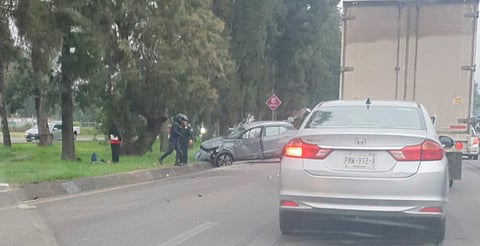 Automovilista se accidenta en el libramiento de Morelia a la altura del Realito