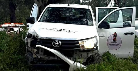 Camioneta del Ayuntamiento de Erongarícuaro choca en la Morelia-Quiroga