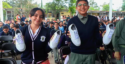 Tenis de Jalo a Estudiar son apoyo a la economía familiar: Gabriela Molina