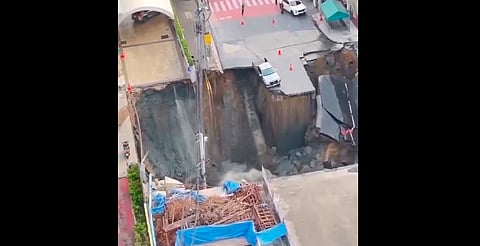 Gigantesco socavón se abre frente a hospital en Bangkok, Tailandia [Video]