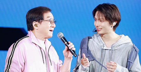 El épico momento de Jackie Chan en la gira mundial de SEVENTEEN