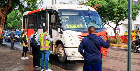 ITransporte implementa operativo por cambio de sentidos viales en zona del monumento, en Morelia