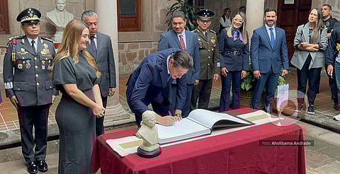 Autoridades rinden homenaje a José María Morelos con recorrido en Bando Solemne