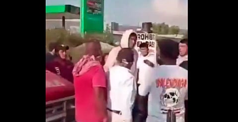 Lo matan por cruzar protesta: manifestantes lo golpean hasta morir, en Edomex