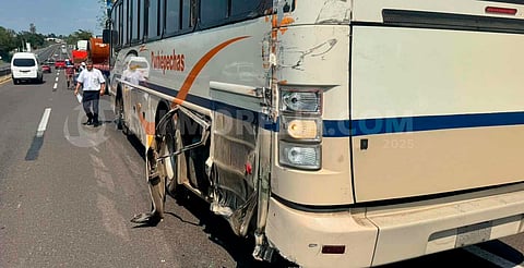 Autobús y tráiler chocan en la carretera Morelia-Pátzcuaro; no hubo heridos”