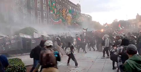 Explosivos, gas y saqueos marcan marcha del 2 de octubre en CDMX; reportan al menos 19 heridos