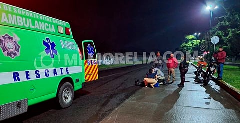 Joven motociclista resulta herido al derrapar en el Libramiento Oriente de Uruapan
