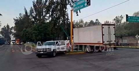 Matan a tiros a conductor de tráiler en libramiento de Uruapan 