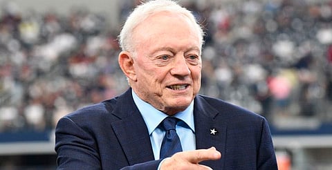 NFL sanciona a dueño de Cowboys por mostrar el dedo medio en juego contra Jets [VIDEO]