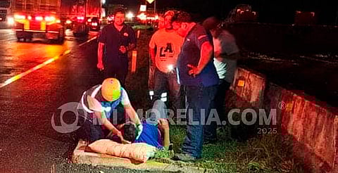 Auto atropella a hombre en la Siglo XXI y se da a la fuga