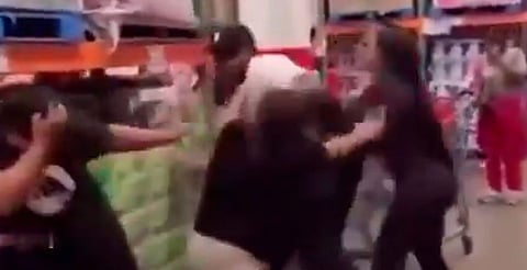 Pelea en Costco de EE.UU. por carrito termina con hombre hospitalizado 