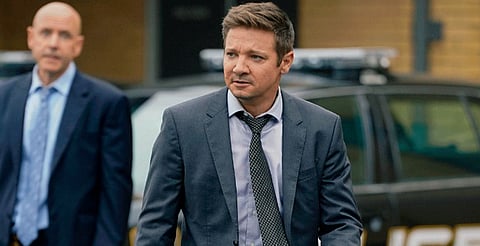 Captan a Jeremy Renner, de Los Vengadores, de vacaciones en Zihuatanejo, Guerrero 