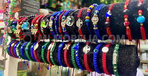 Las pulseras rojas, una tradición de protección que perdura en Morelia