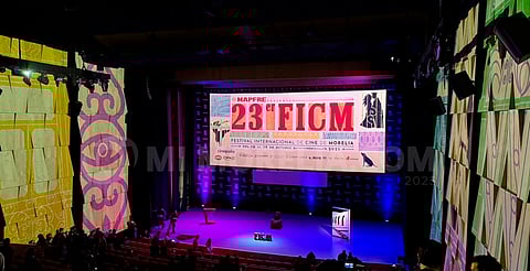 Inauguran oficialmente el FICM 2025 con “El agente secreto” y develación de butaca