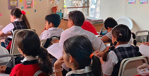 Este lunes, regresan a clases municipios de la costa de Michoacán tras el paso de "Raymund"
