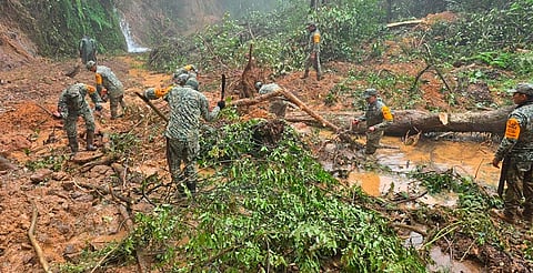 Suman 64 muertos por lluvias en cinco estados; reportan al menos 65 desaparecidos