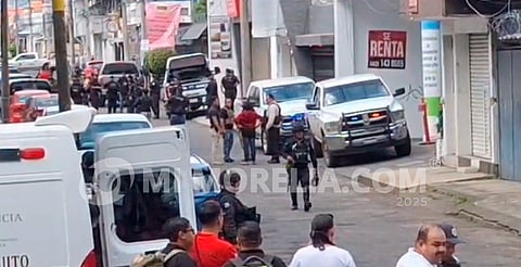 Padre impide a tiros el arresto de su hijo acusado de homicidio en Uruapan; hay un agente herido