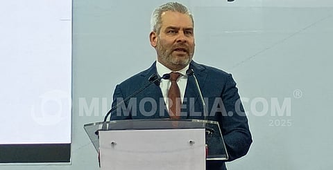 Plazas de maestro no se entregarán a contentillo, reitera gobernador Bedolla