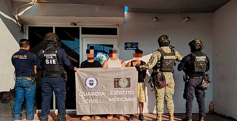 Detienen a tres presuntos extorsionadores con droga y moto alterada en Apatzingán