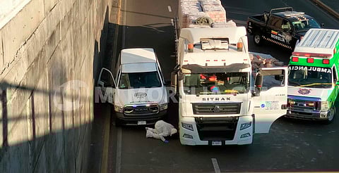 Hombre pierde la vida tras ser atropellado por tractocamión en Morelia