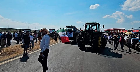 Campesinos liberan caminos en Michoacán; reportan liberación de al menos nueve puntos carreteros