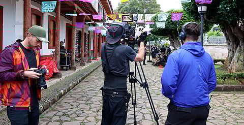 Producciones de 5 países graban en pueblos purépechas por Noche de Muertos