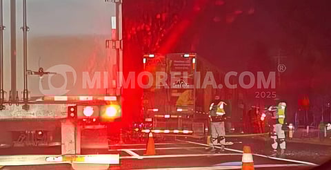 Un fallecido y 4 lesionados en choque múltiple por alcance, en Maravatío