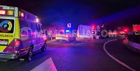 Vuelca camión torton en la Pátzcuaro-Cuitzeo; hay 1 herido