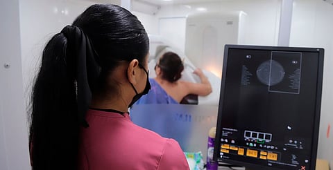 Octubre se vistió de rosa con más de 8 mil mastografías gratuitas realizadas: SSM