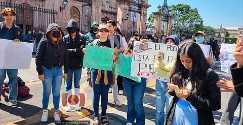 Marchan estudiantes de Derecho por detenidos