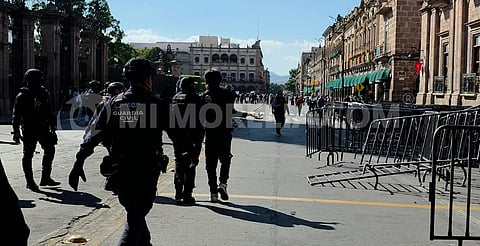 Manifestaciones por asesinato de Carlos Manzo en Morelia, concluyen en disturbios y al menos 3 detenidos