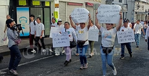 Empleados municipales de Uruapan y transportistas marchan en memoria de Carlos Manzo