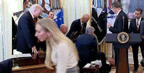 Desmayo en la Casa Blanca interrumpe anuncio de Trump [VIDEO]