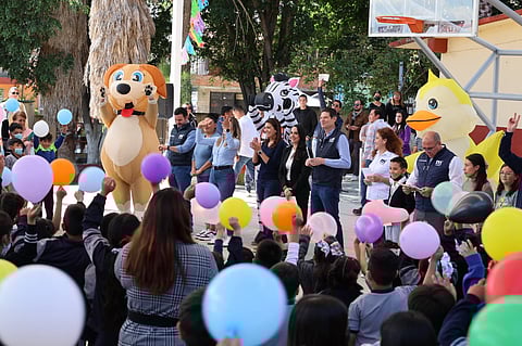 Construyen techumbre en primaria de Morelia; alcalde recibe muestras de agradecimiento
