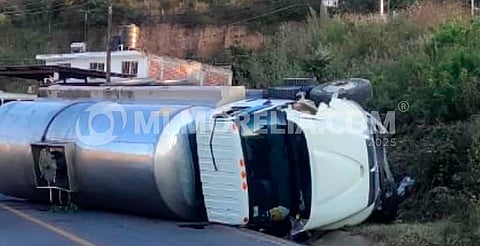 Vuelca pipa en la Morelia-Toluca, a la altura de Mil Cumbres