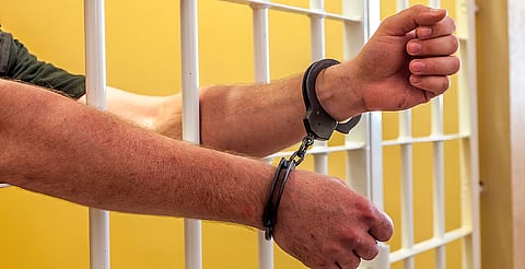 La FGE ejecuta cateo en Morelia; detiene a una persona y asegura 925 dosis de narcótico