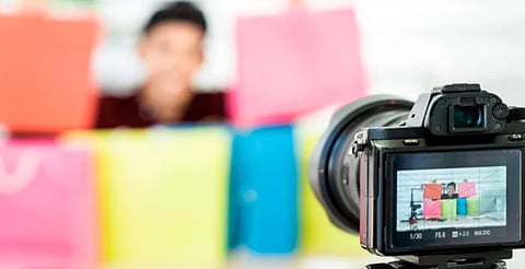 Publicidad encubierta se considera una forma de fraude al consumidor